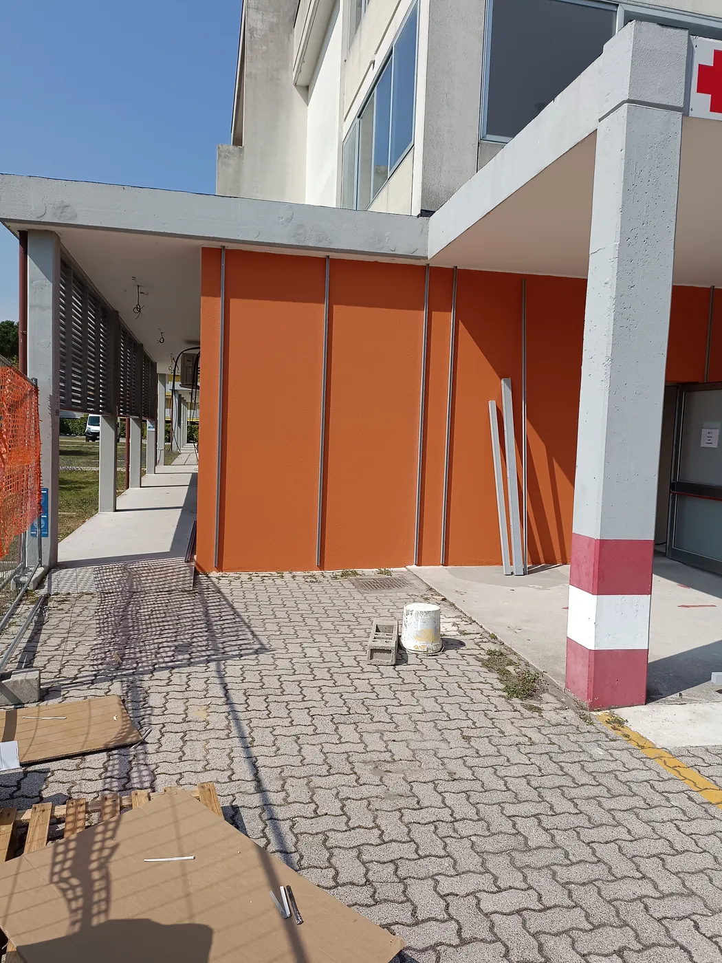 L'angolo dell'edificio durante i lavori