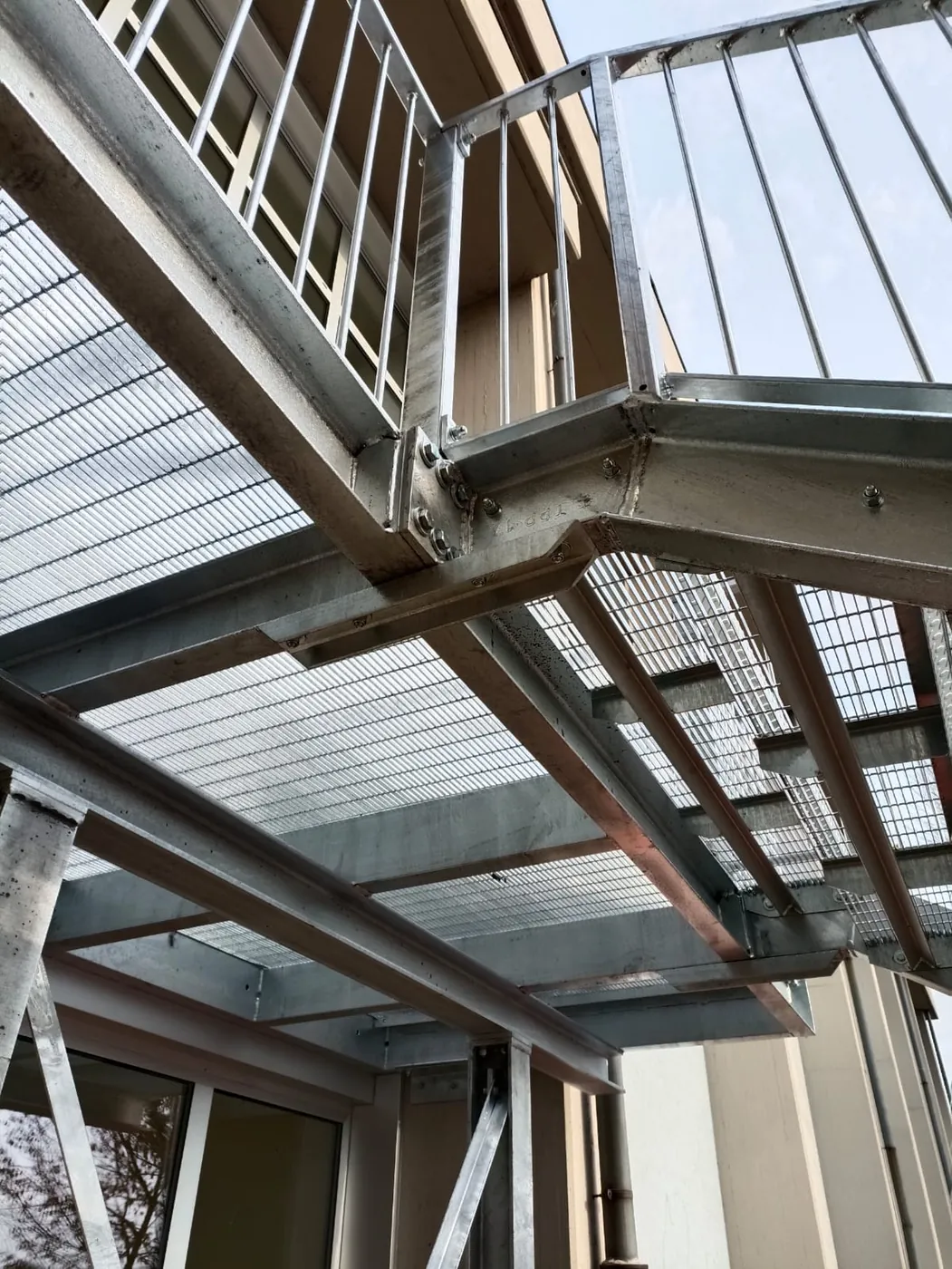 Le travi della scala e il pianerottolo, da sotto